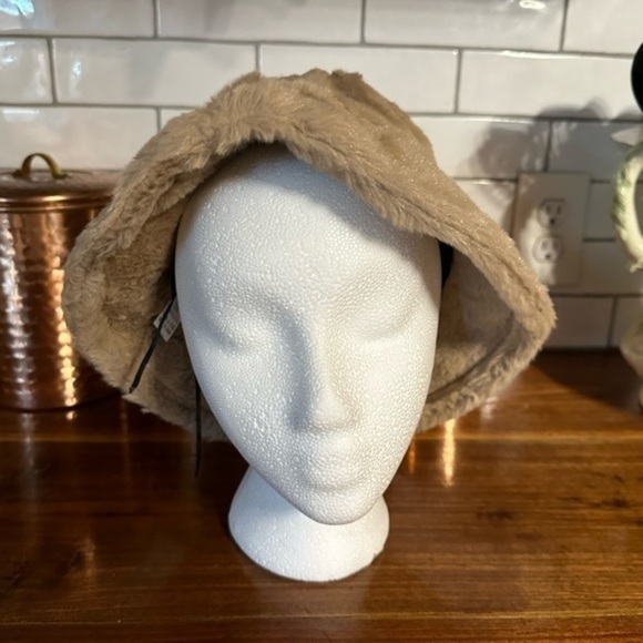 Fur bucket hat. Adjustable New - Picture 1 of 6